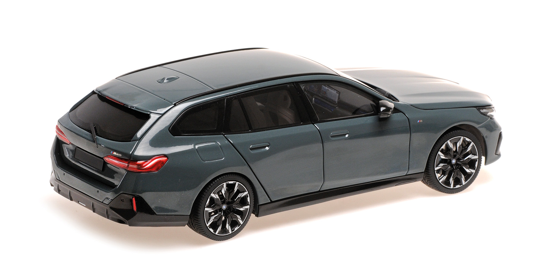 BMW i5 M60 TOURING - 2024 - GREEN METALLIC