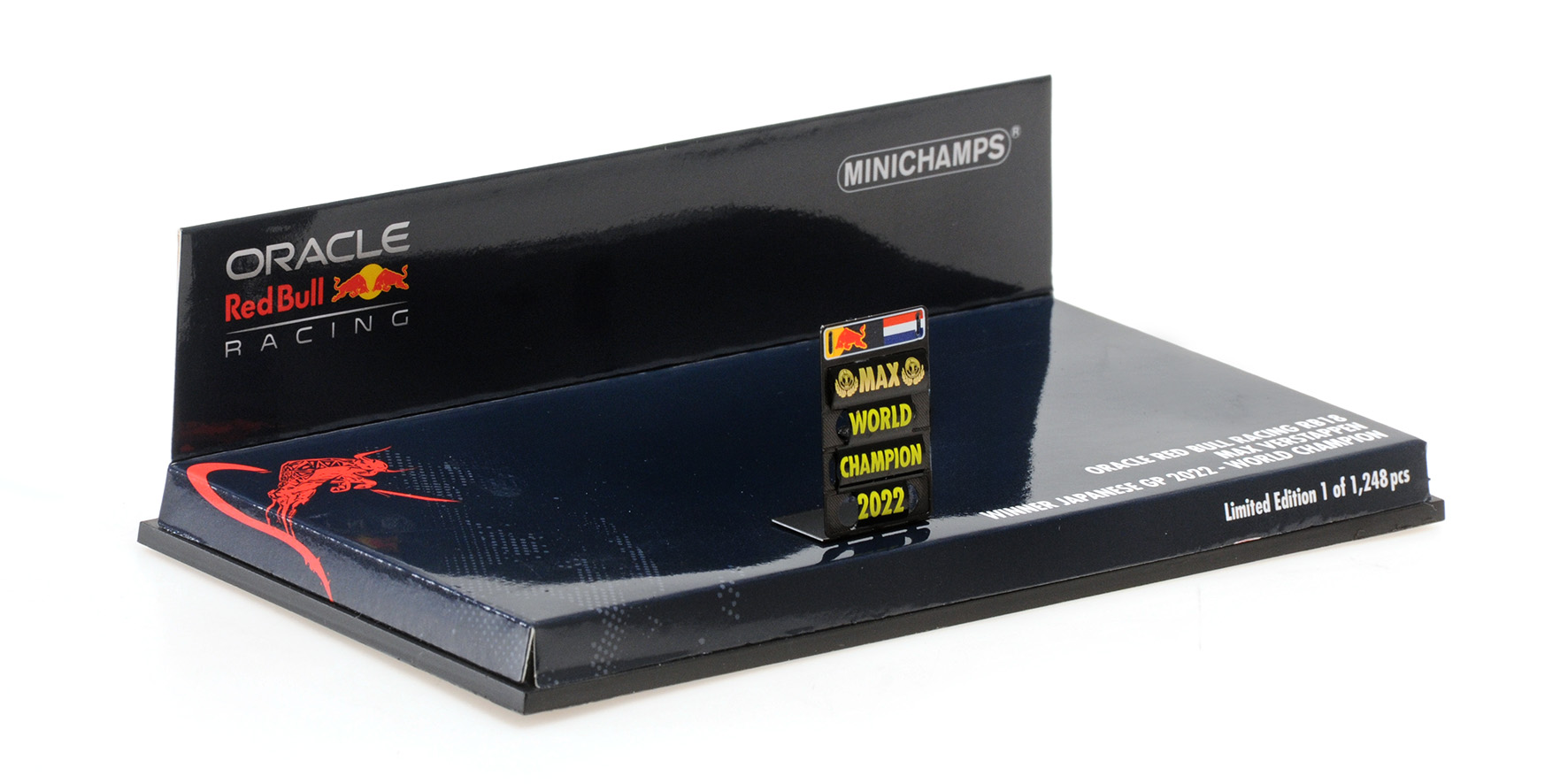 ORACLE RED BULL RACING RB18 -  VERSTAPPEN - WINNER JAPANESE GP 2022 -  W/PITBOARD - WORLD CHAMPION