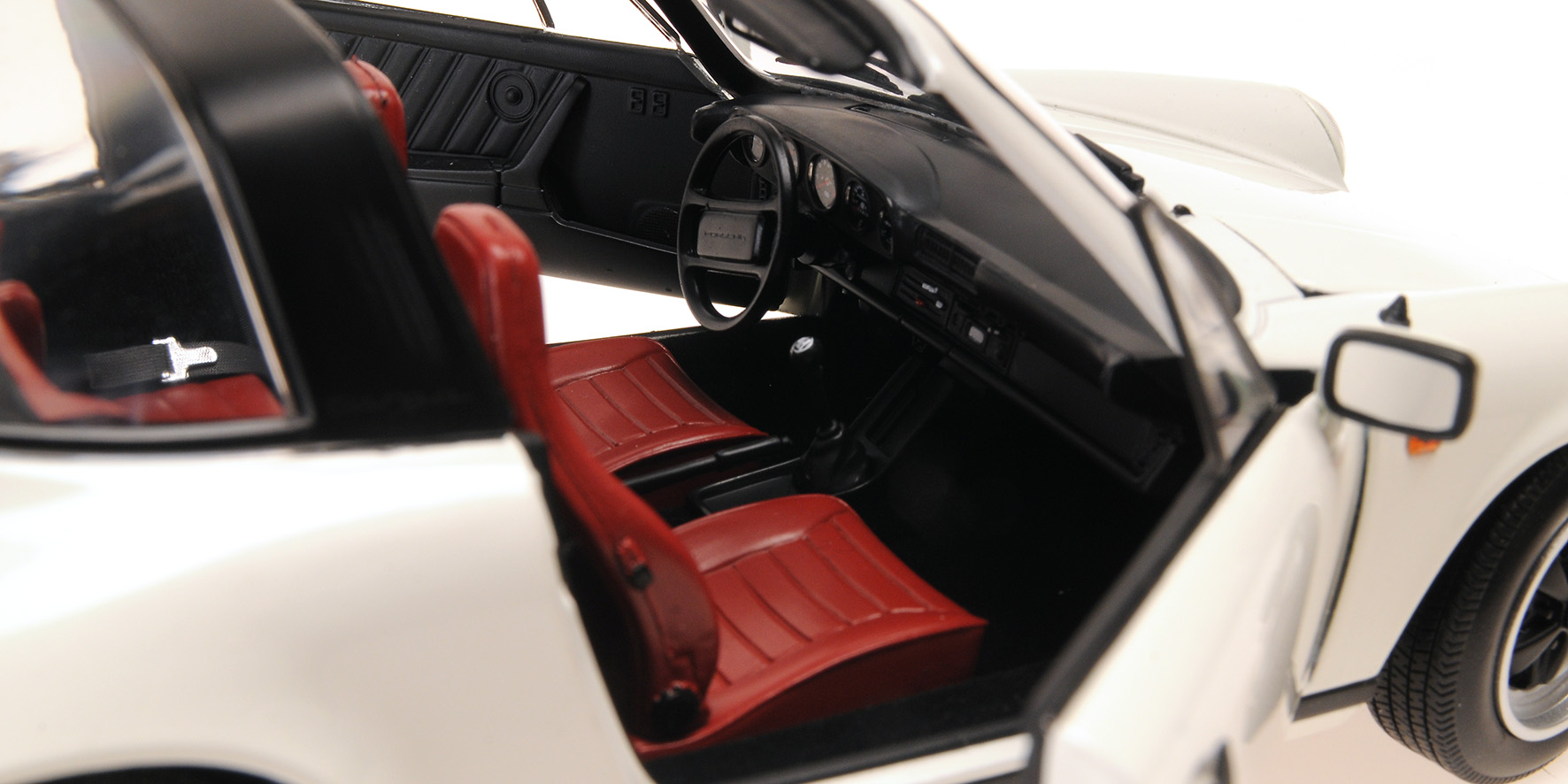 PORSCHE 911 CARRERA 3.2 TARGA - 1983 - WHITE