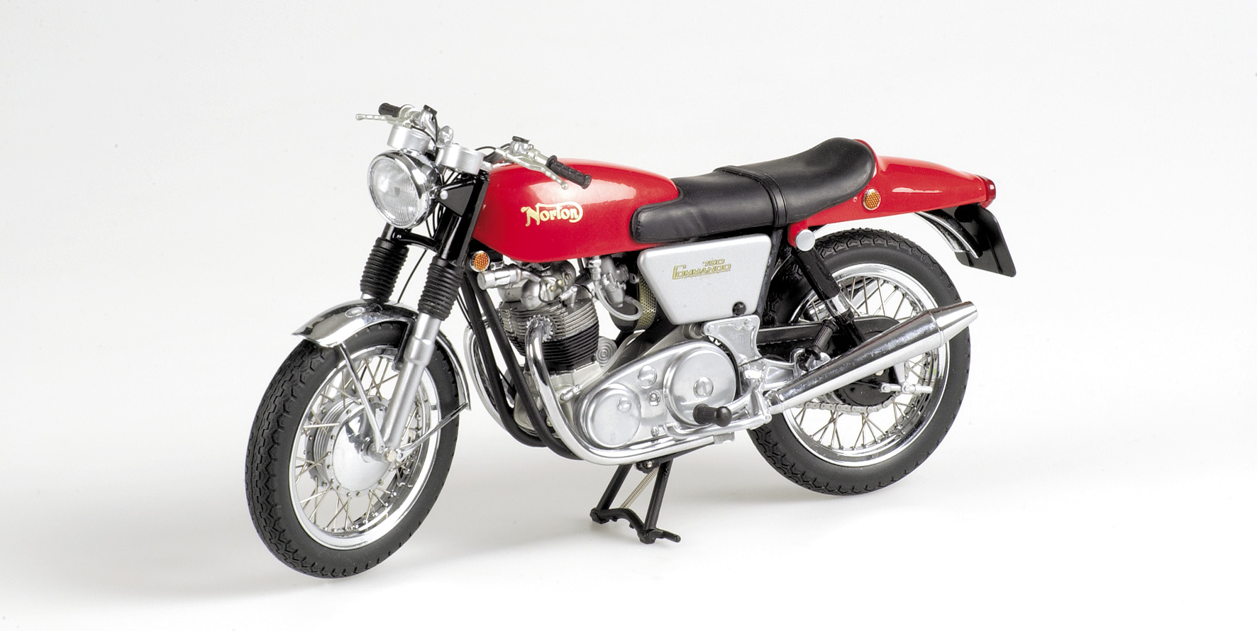 NORTON COMMANDO - 1968 - RED