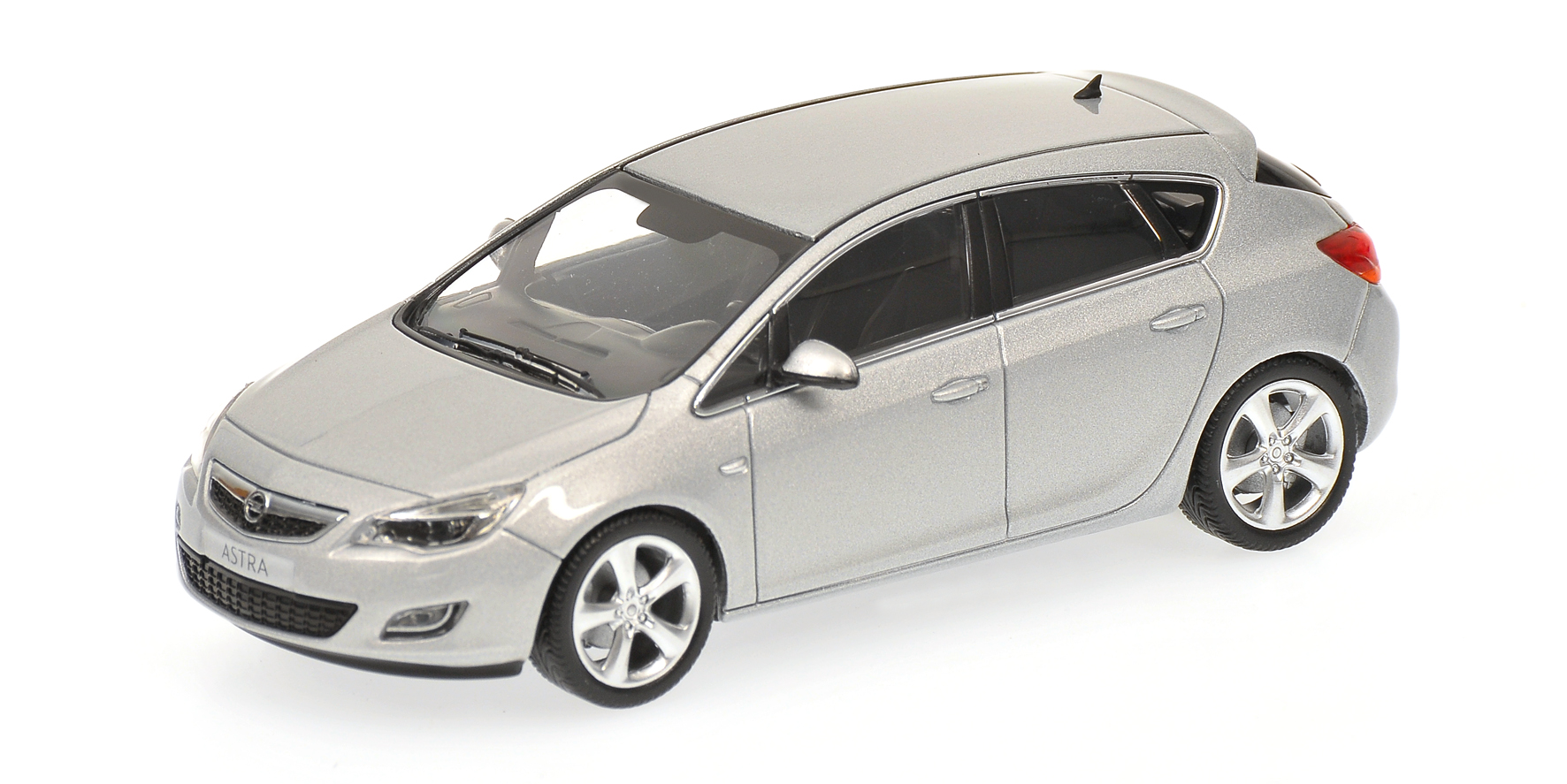 OPEL ASTRA - 2010 - SILVER