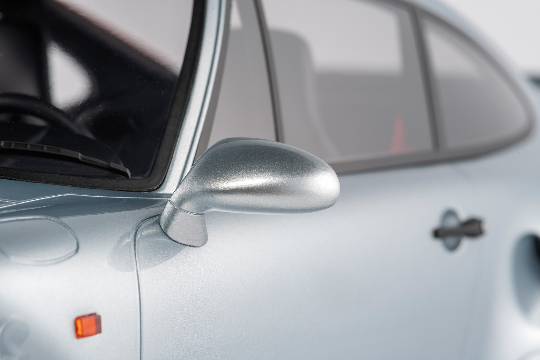 PORSCHE 911 (964) TURBO S - 1992 - POLARSILBER