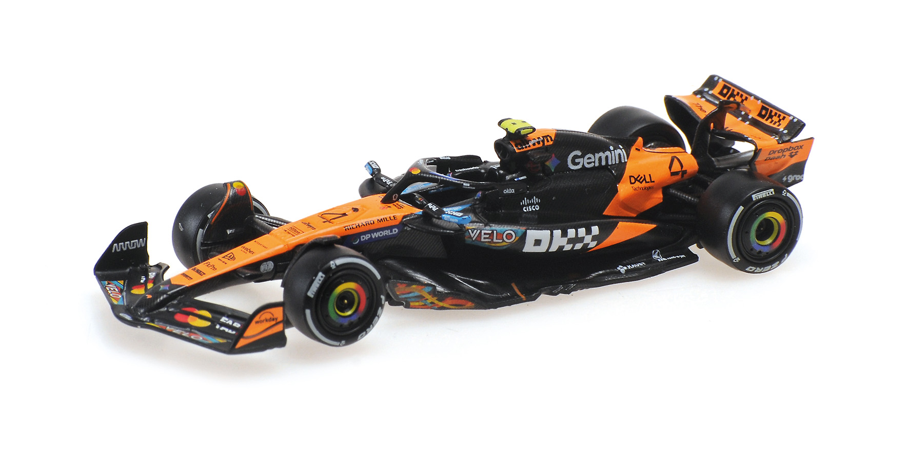 MCLAREN FORMULA 1 TEAM MCL39 - LANDO NORRIS - WC - ABU DHABI GP 2025 W.STAN. FIGURINE.+ 2 PITBOARDS