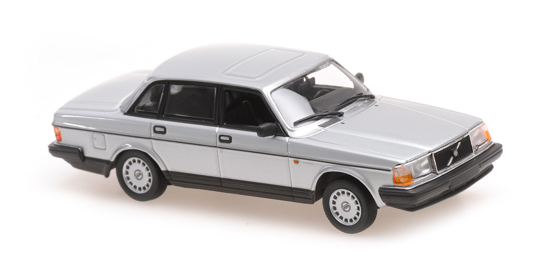 VOLVO 240 GL - 1986 - SILVER METALLIC