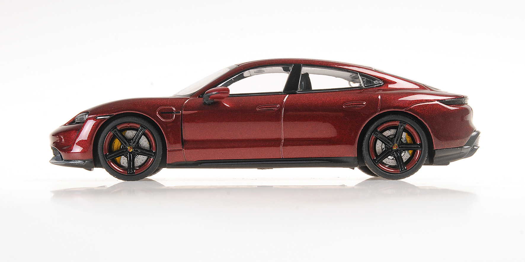 PORSCHE TAYCAN TURBO S - 2020 - RED METALLIC