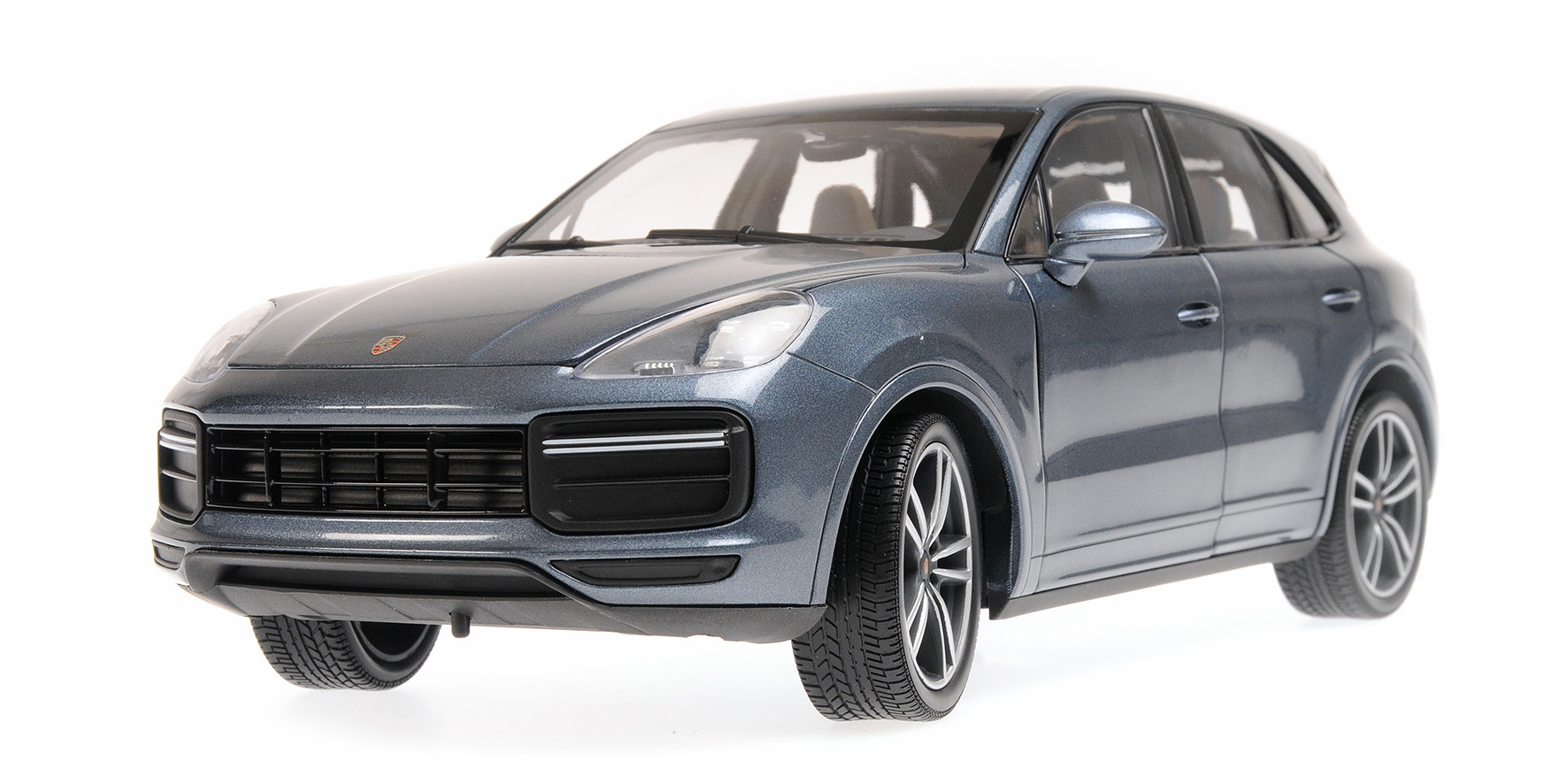PORSCHE CAYENNE TURBO S - 2017 - BLUE METALLIC