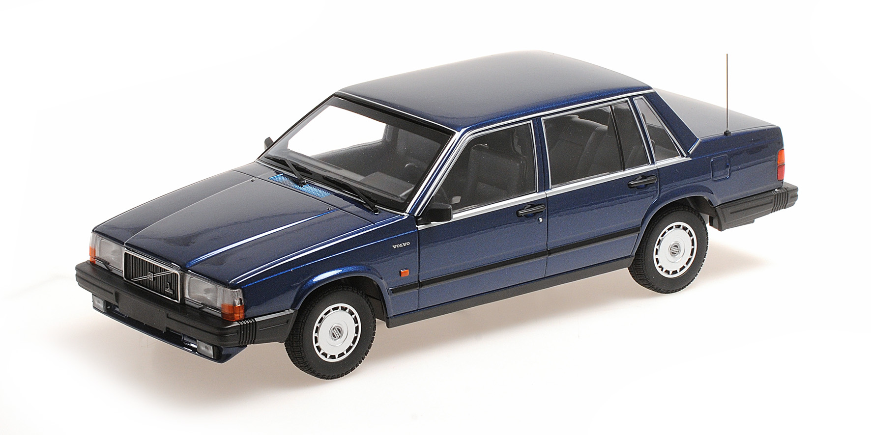 VOLVO 740 GL - 1986 - DARK BLUE METALLIC