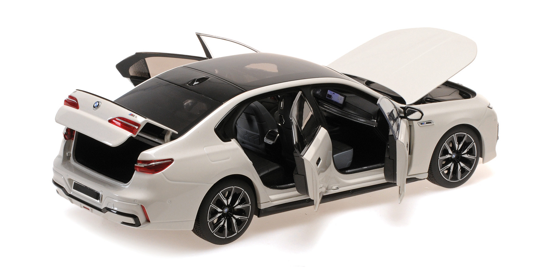 BMW i7 M70 (G70) - 2024 - WHITE METALLIC
