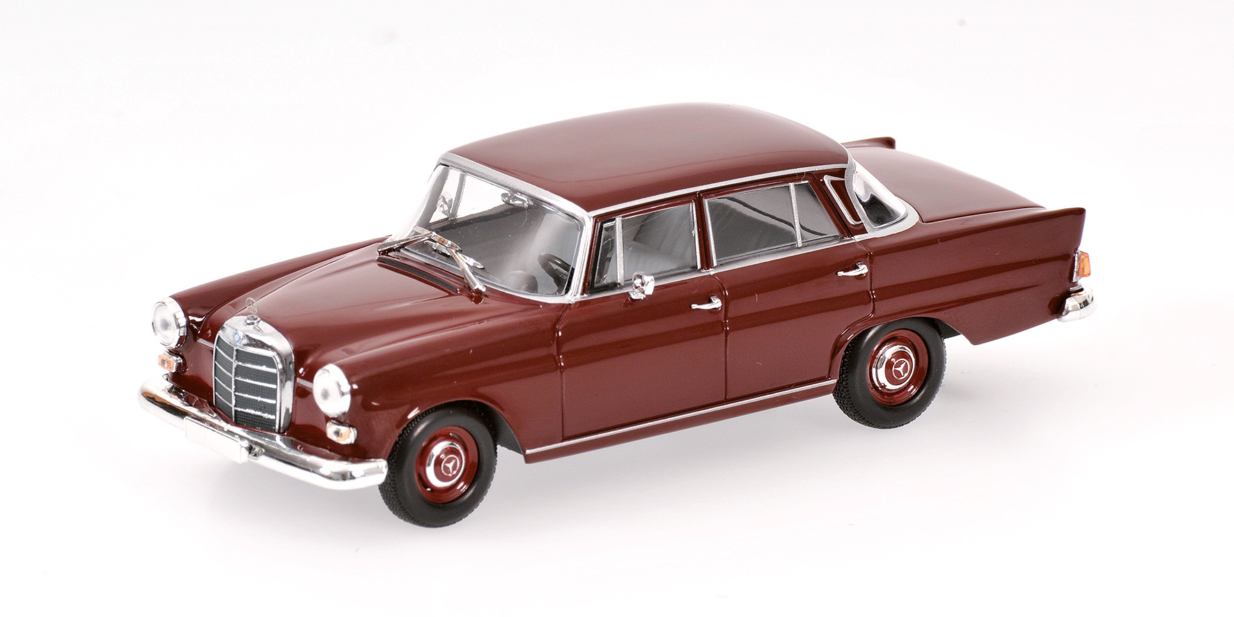 MERCEDES-BENZ 200 (W 110) - 1965 - DARK RED