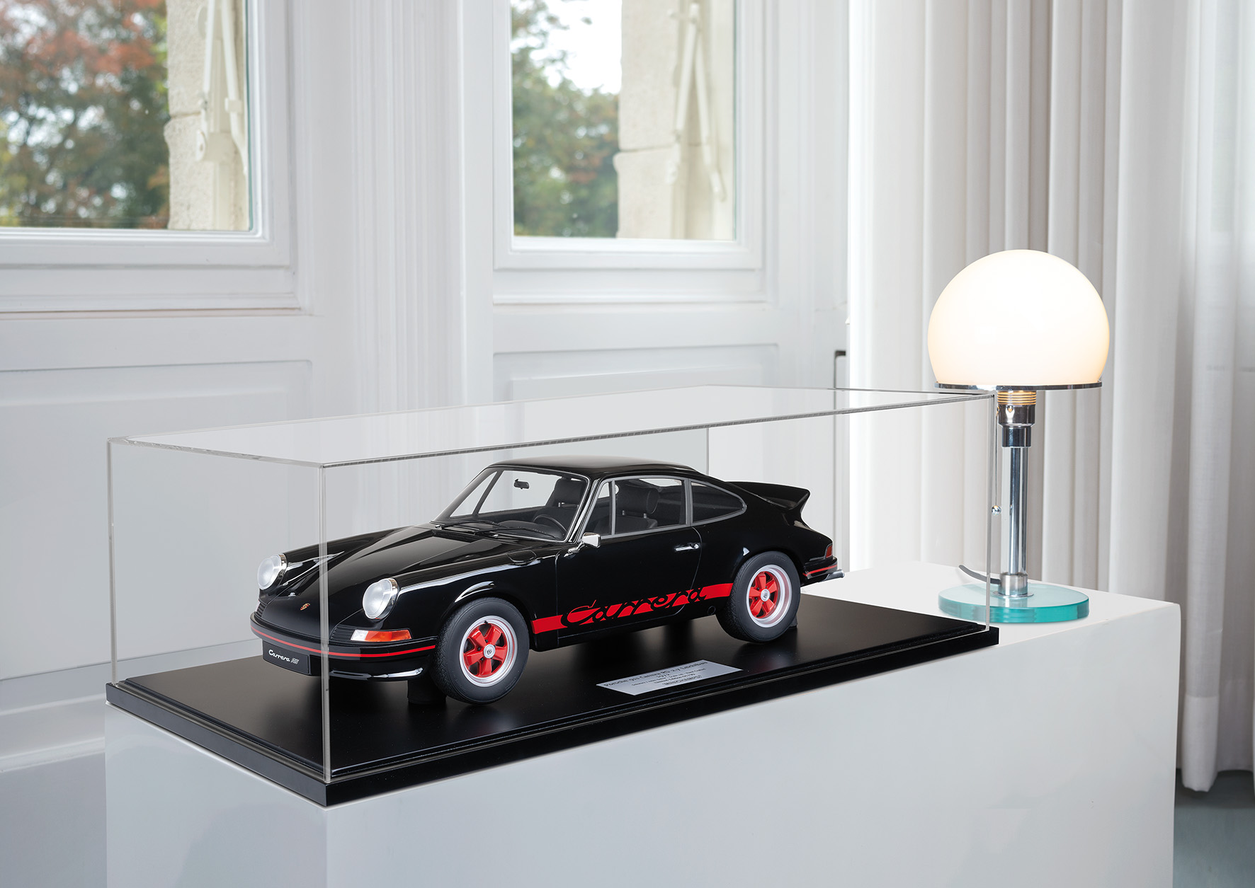 PORSCHE 911 CARRERA RS 2.7 LEICHTBAU - 1972 - SCHWARZ ROTES DEKOR