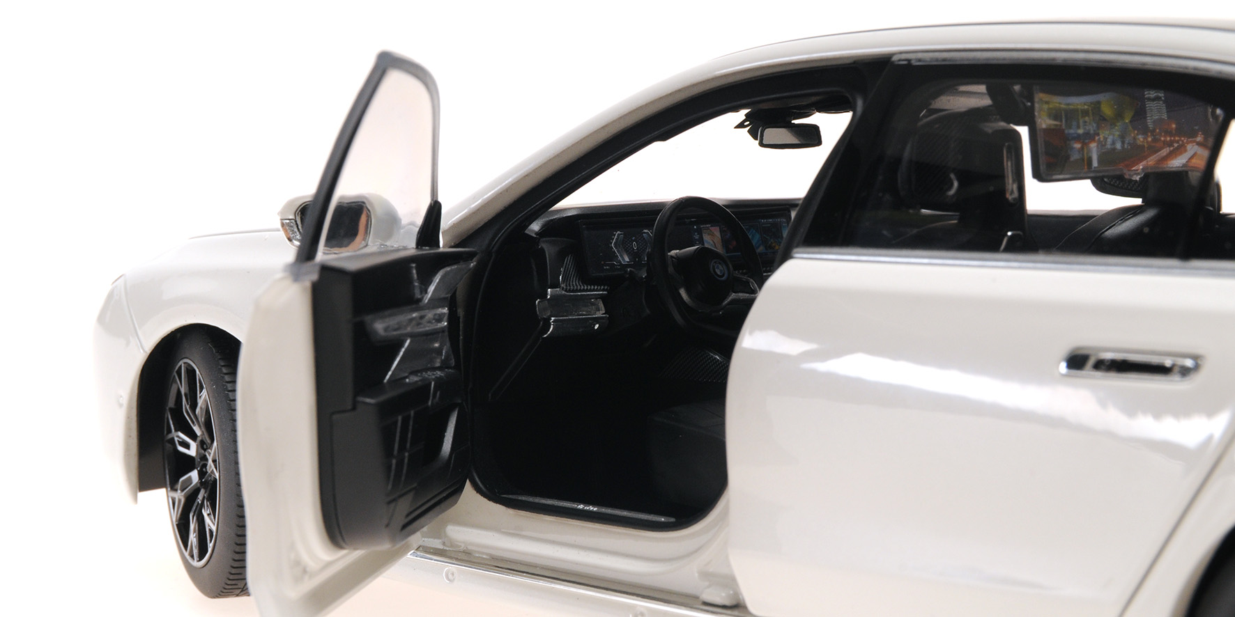 BMW i7 - 2022 - WHITE METALLIC