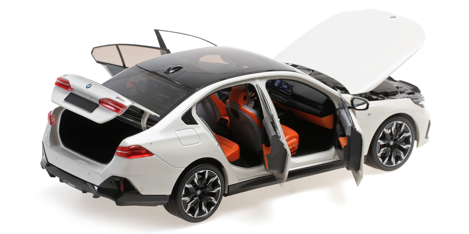 BMW i5 - 2023 - WHITE METALLIC