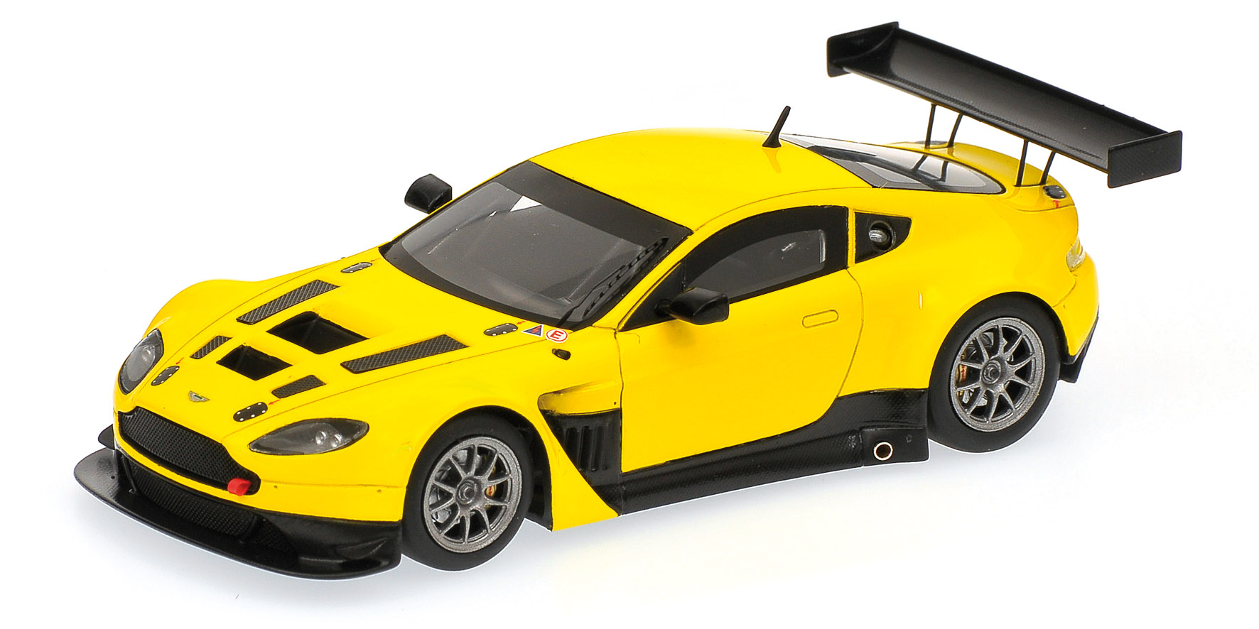 ASTON MARTIN VANTAGE V12 - STREET - 2012 - YELLOW