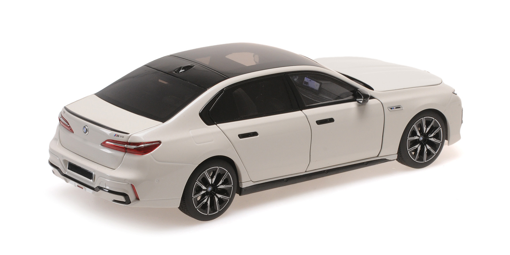 BMW i7 M70 (G70) - 2024 - WHITE METALLIC