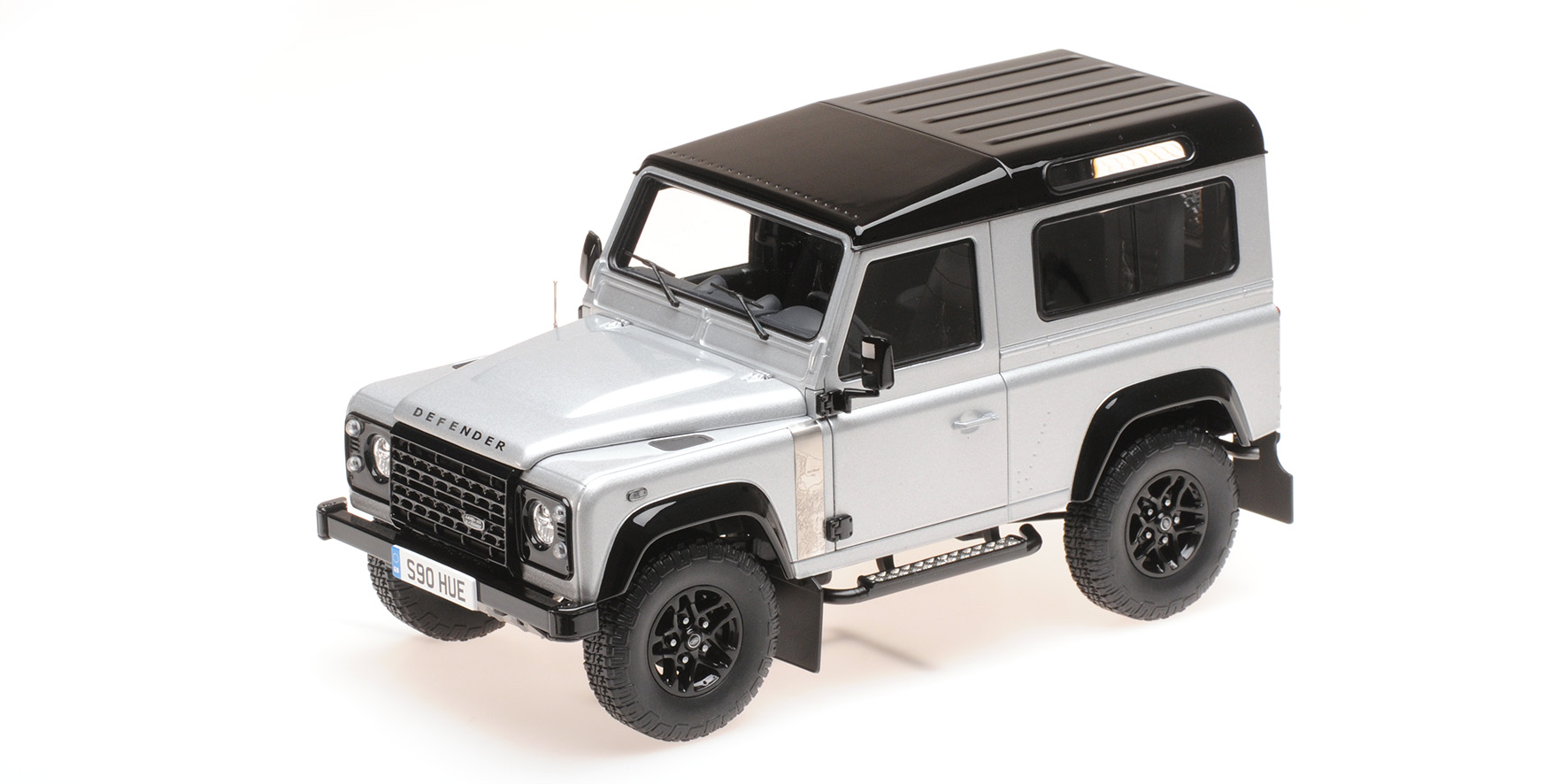 LAND ROVER DEFENDER 90 2.000.000 PCS - 2015 - SILVER