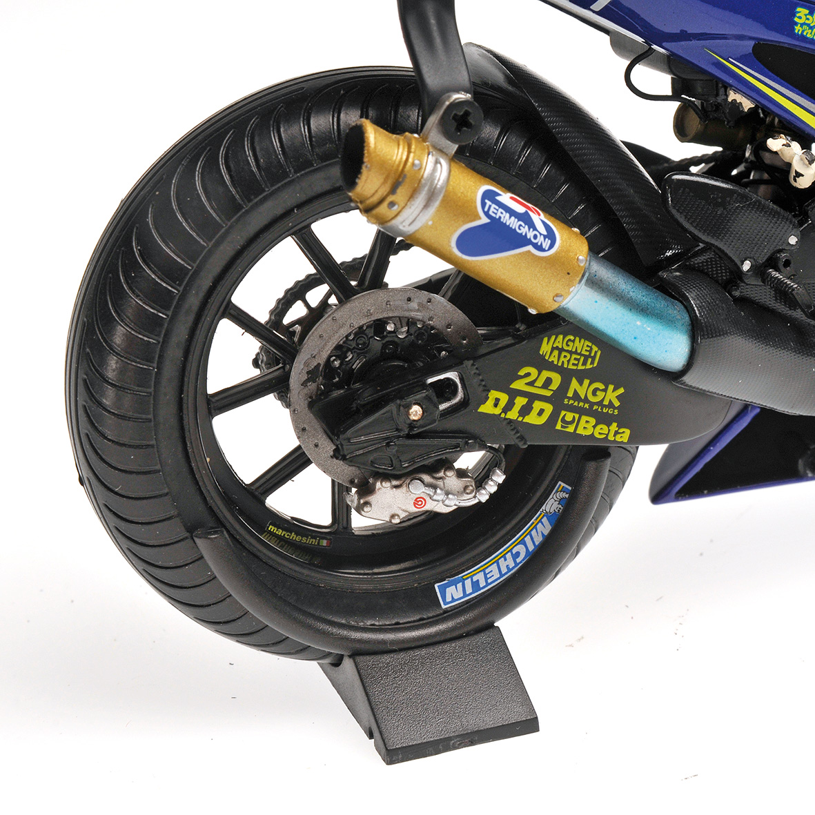 SET BIKE + FIGURINE YAMAHA YZR-M1 - VALENTINO ROSSI - MOTOGP DONINGTON 2005