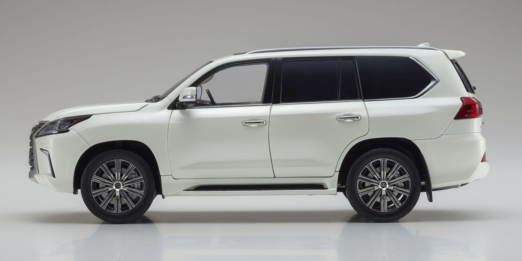 LEXUS LX570 - SONIC QUARTS (08955SQ)