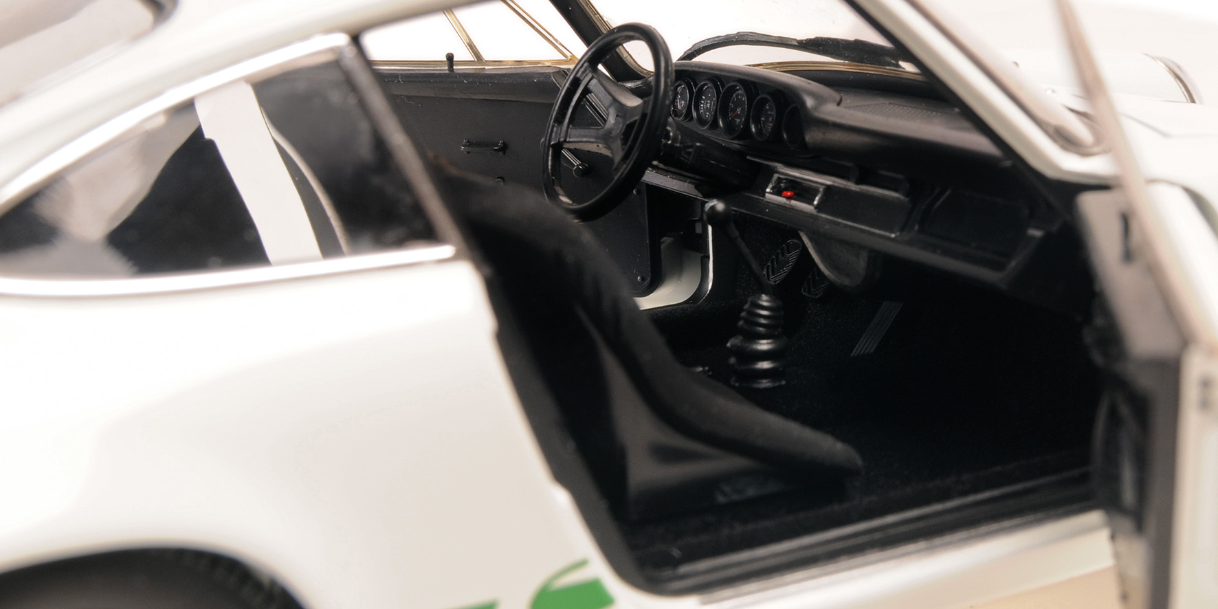 PORSCHE 911 CARRERA RS - 1972 - WHITE W/GREEN DECOR