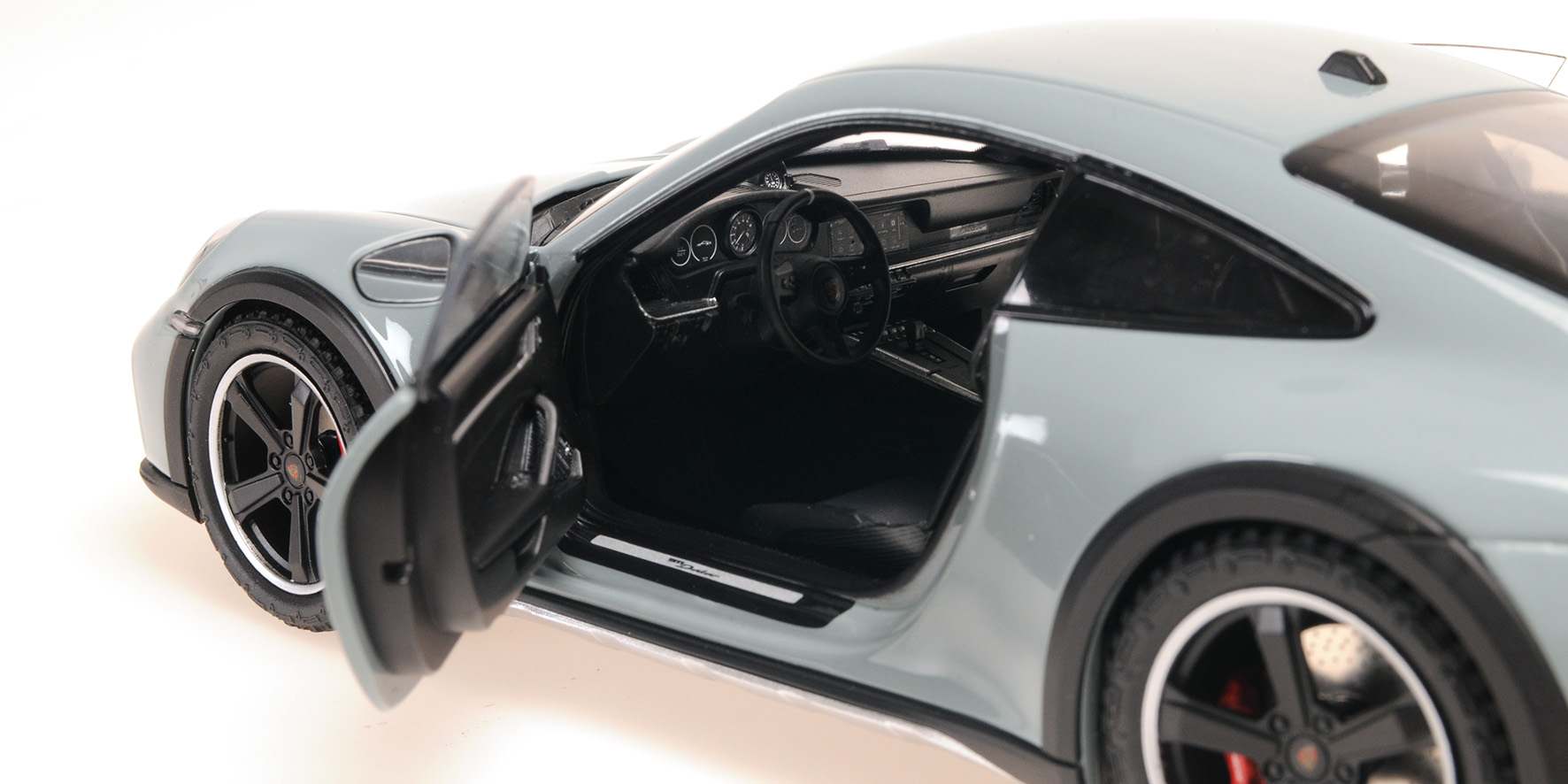 PORSCHE 911 DAKAR - 2022 - GREEN METALLIC