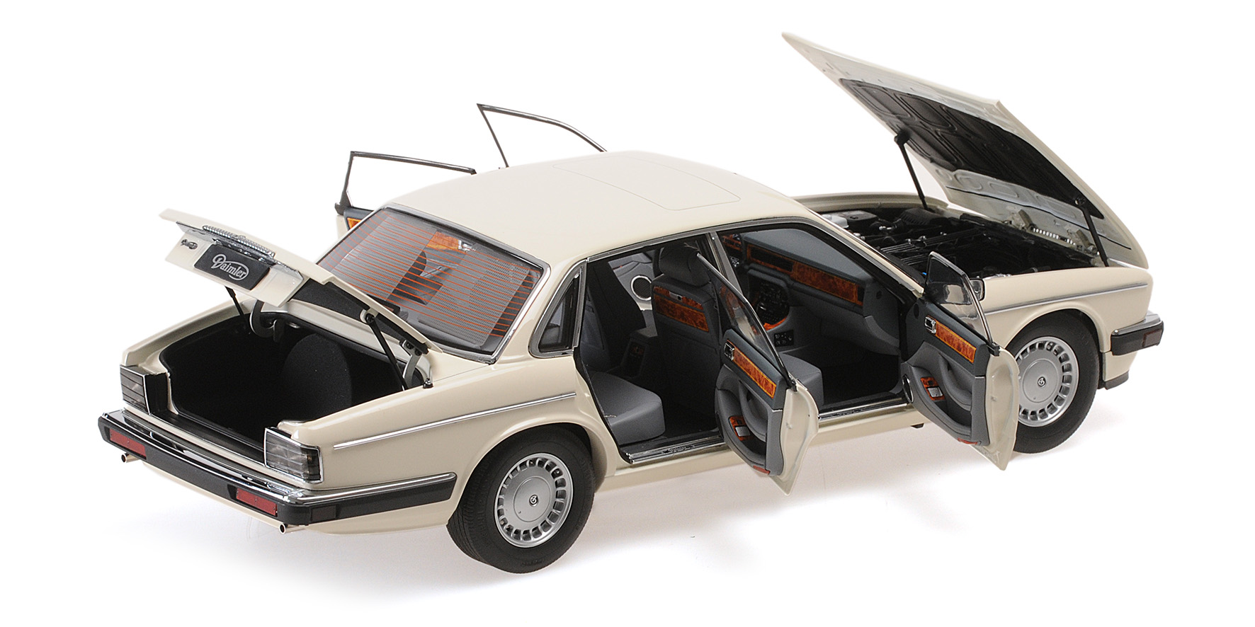 JAGUAR DAIMLER XJ6 (XJ40) - GLACIER WHITE