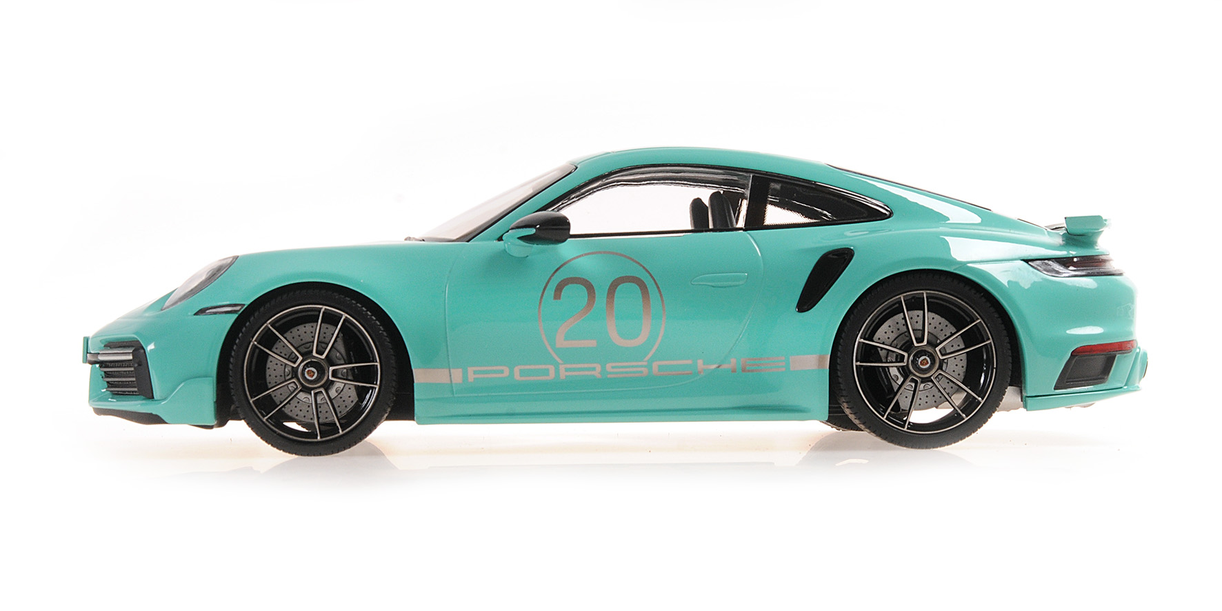 PORSCHE 911 (992) TURBO S COUPE SPORT DESIGN - 2021 - GREEN