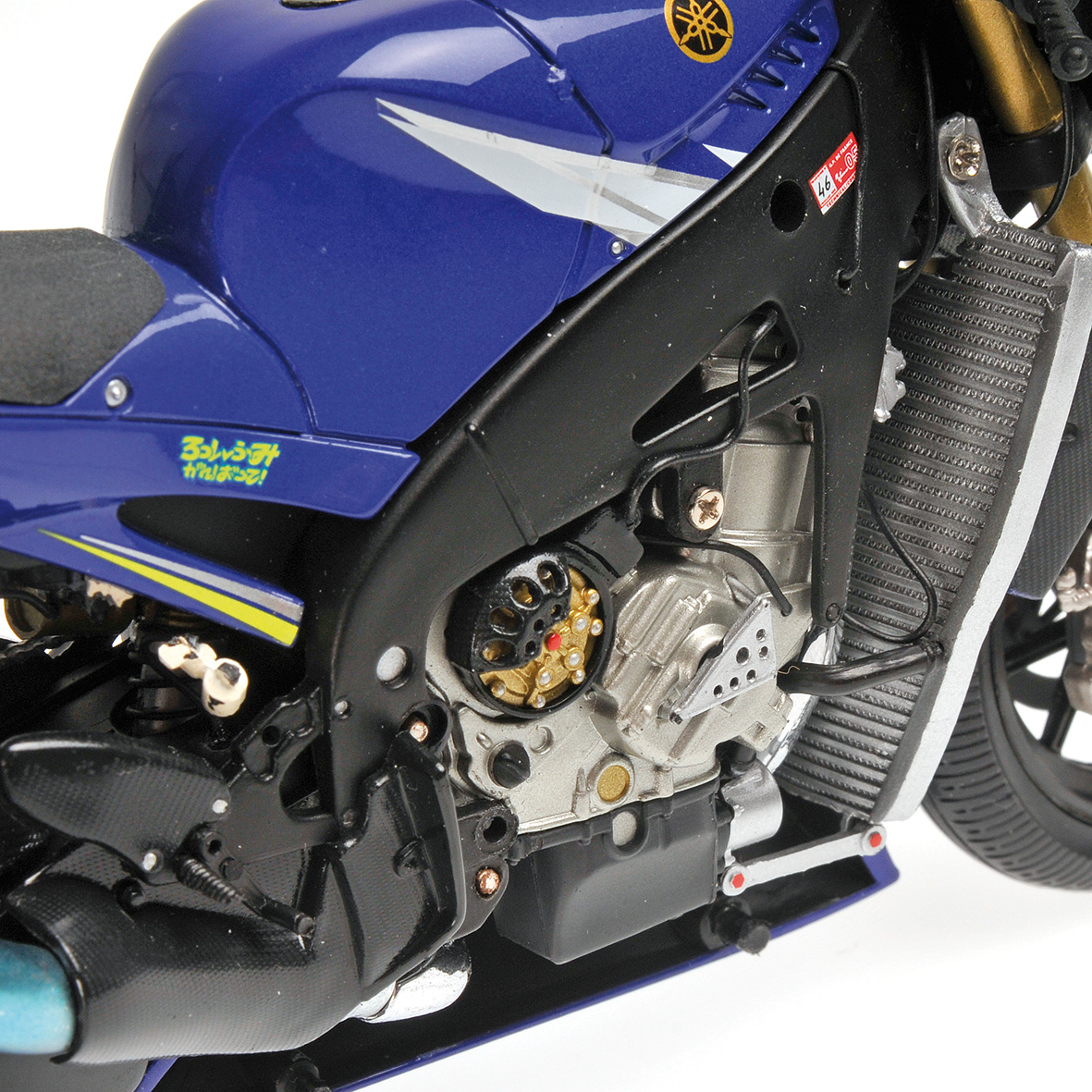 SET BIKE + FIGURINE YAMAHA YZR-M1 - VALENTINO ROSSI - MOTOGP DONINGTON 2005