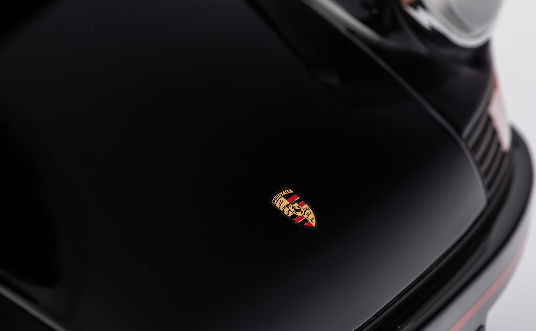 PORSCHE 911 CARRERA RS 2.7 LEICHTBAU - 1972 - SCHWARZ ROTES DEKOR