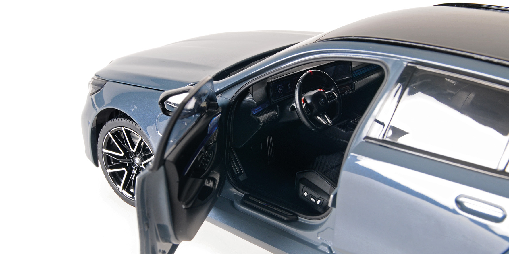 BMW M5 TOURING - 2024 - GREY METALLIC