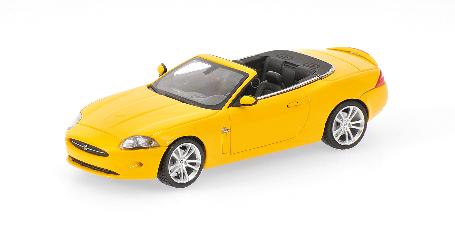 JAGUAR XK CABRIOLET - 2005 - YELLOW - 'LINEA GIALLO'