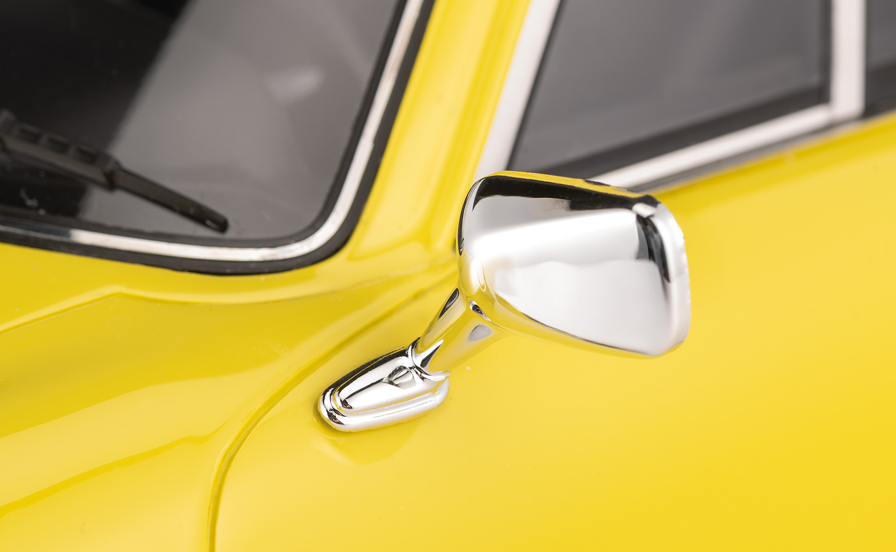 PORSCHE 911 CARRERA RS 2.7 TOURING - 1972 - GELB MIT SCHWARZEM DEKOR