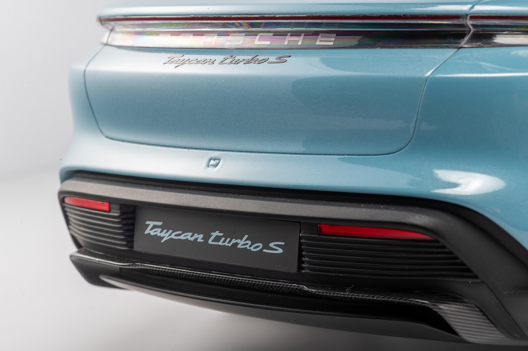 PORSCHE TAYCAN TURBO S - 2020 - FROZENBLAUMETALLIC