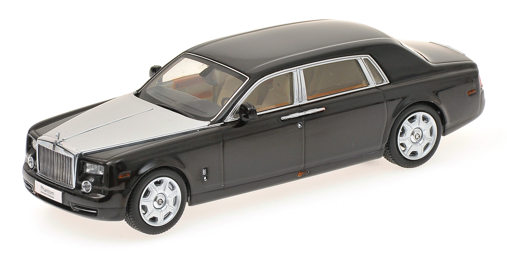ROLLS ROYCE PHANTOM - EXTENDED WHEEL BASE - DIAMOND BLACK (05541DBK)