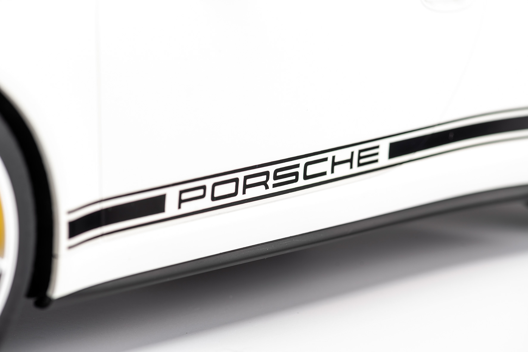 PORSCHE 911 (991.1) R - 2016 - WEISS ROTES DEKOR (191)
