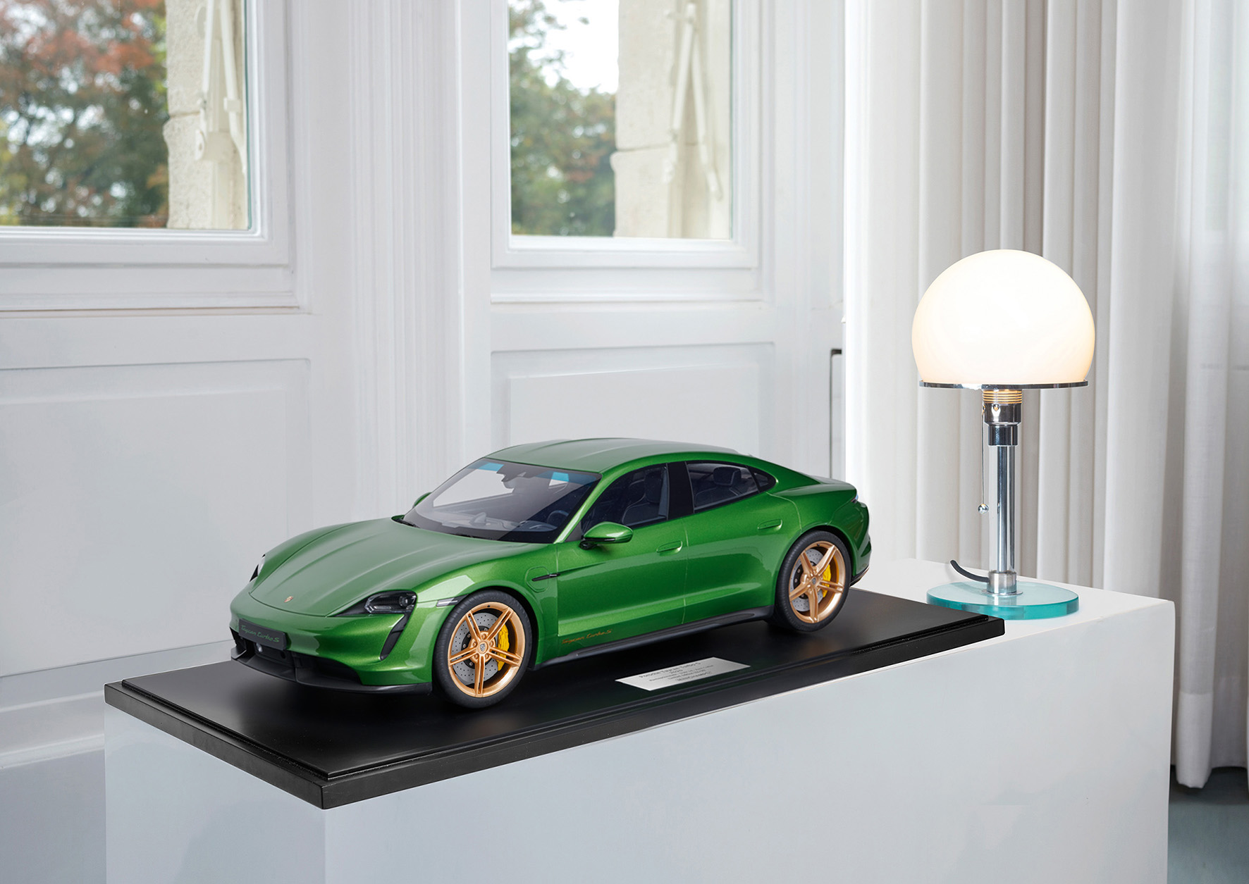PORSCHE TAYCAN TURBO S - 2020 - MAMBAGRÜNMETALLIC