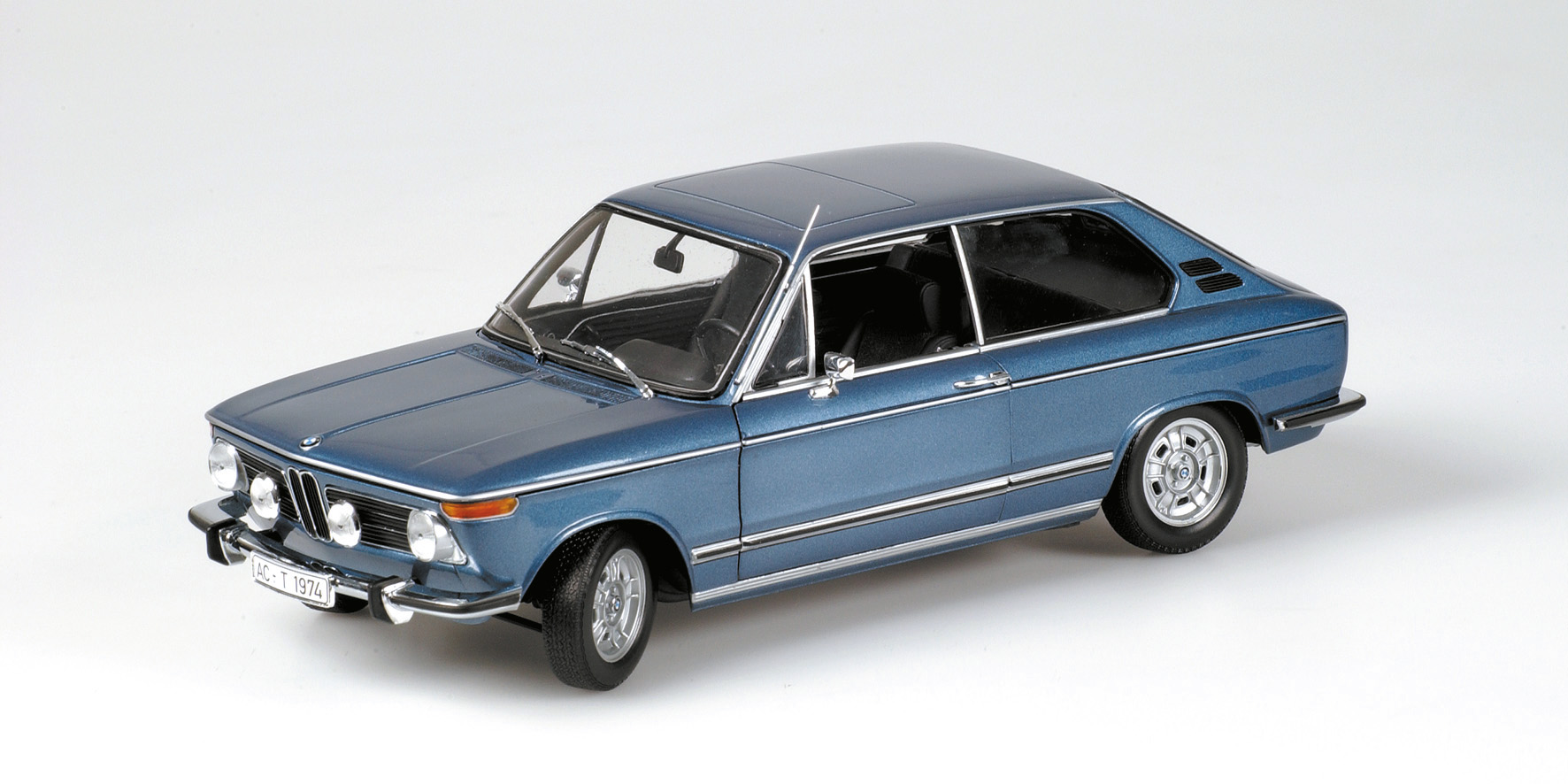 BMW 2000 TII TOURING - 1971 - BLUE METALLIC