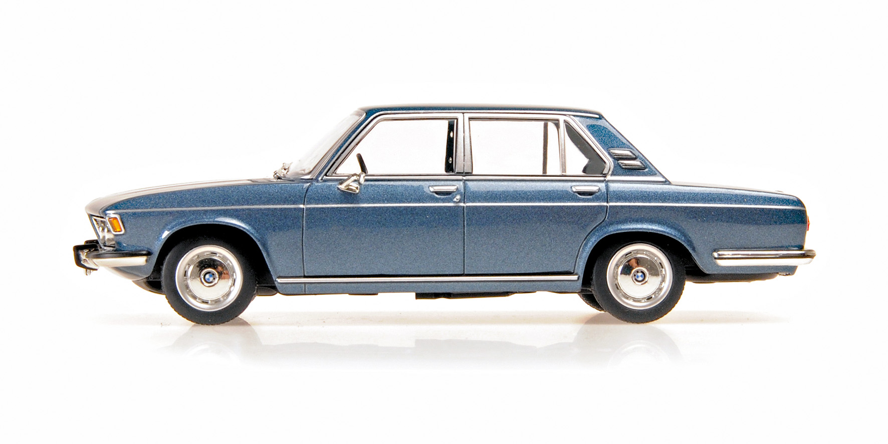 BMW 2500 (E3) - 1968 - BLUE METALLIC