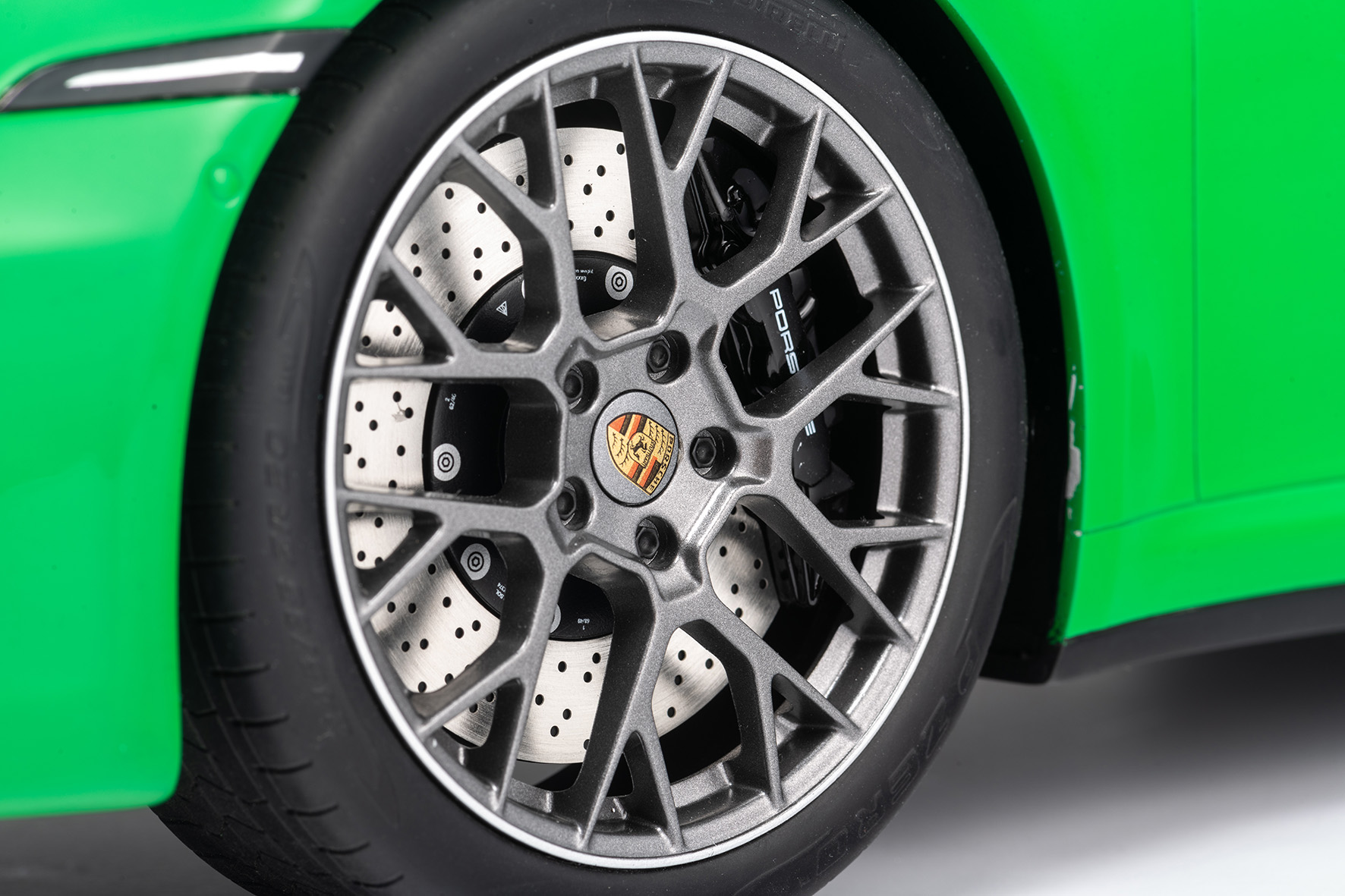 PORSCHE 911 (992) CARRERA 4S CABRIOLET - 2020 - PYTHONGRÜN