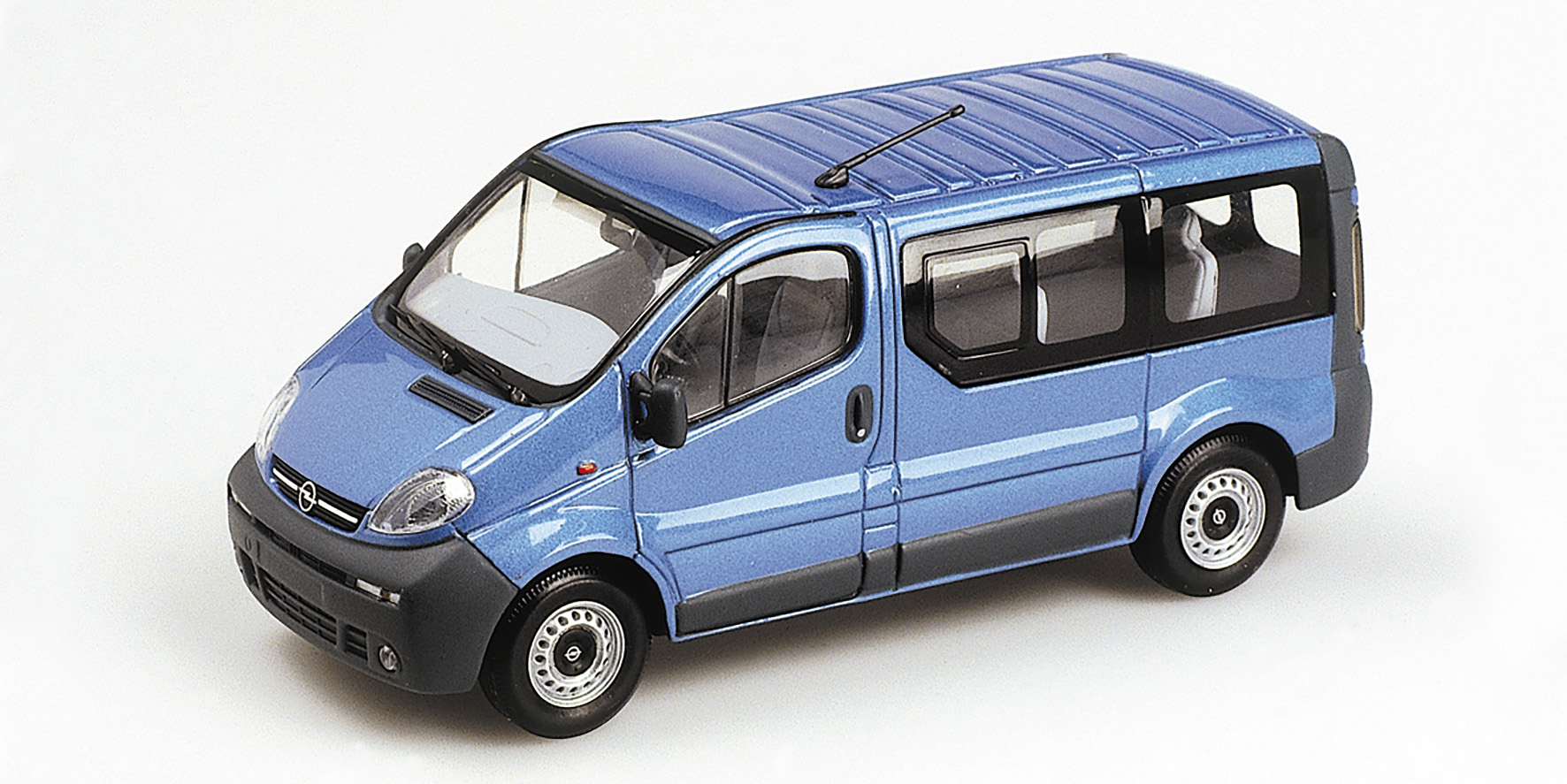 OPEL VIVARO - 2001 - BLUE METALLIC