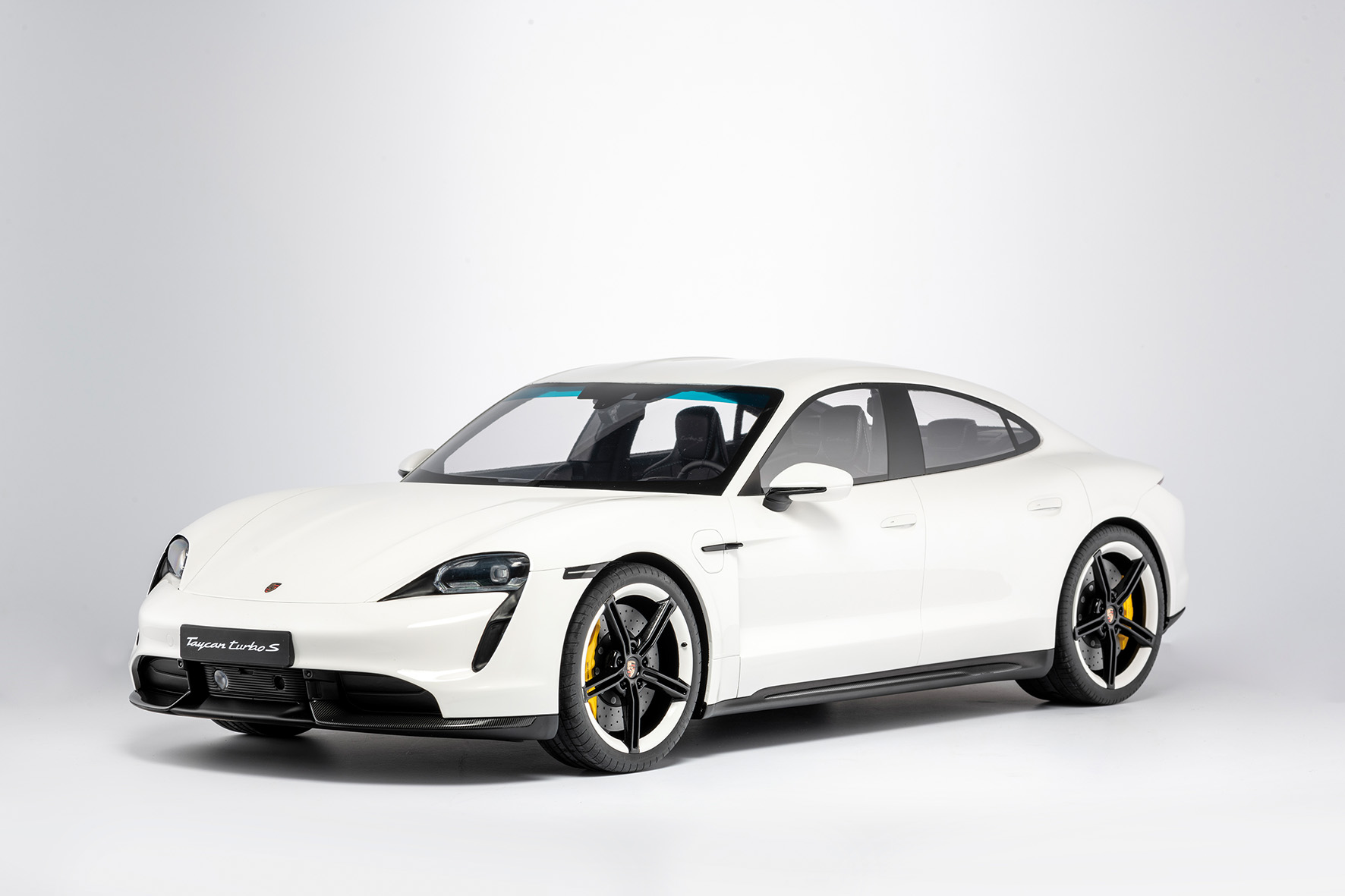 PORSCHE TAYCAN TURBO S - 2020 - WEISS