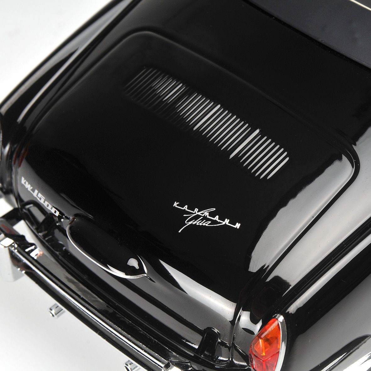 VOLKSWAGEN KARMANN GHIA CONVERTIBLE - 1970 - BLACK