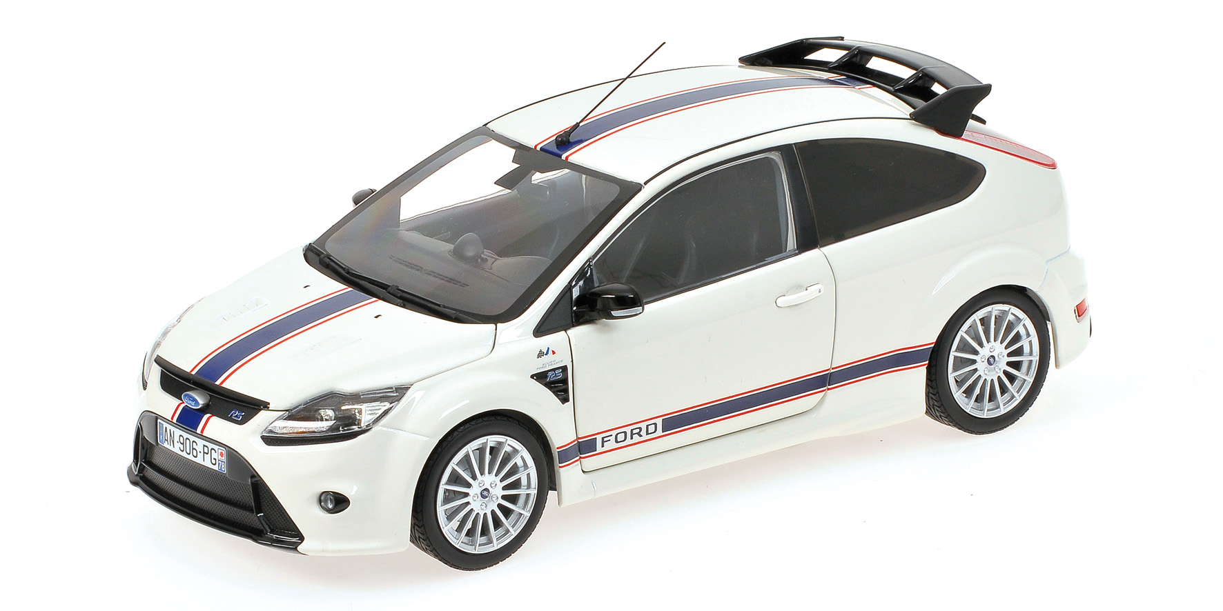 FORD FOCUS RS - 2010 - LE MANS CLASSIC EDITION - WHITE - 1967 FORD MK.IIB TRIBUTE