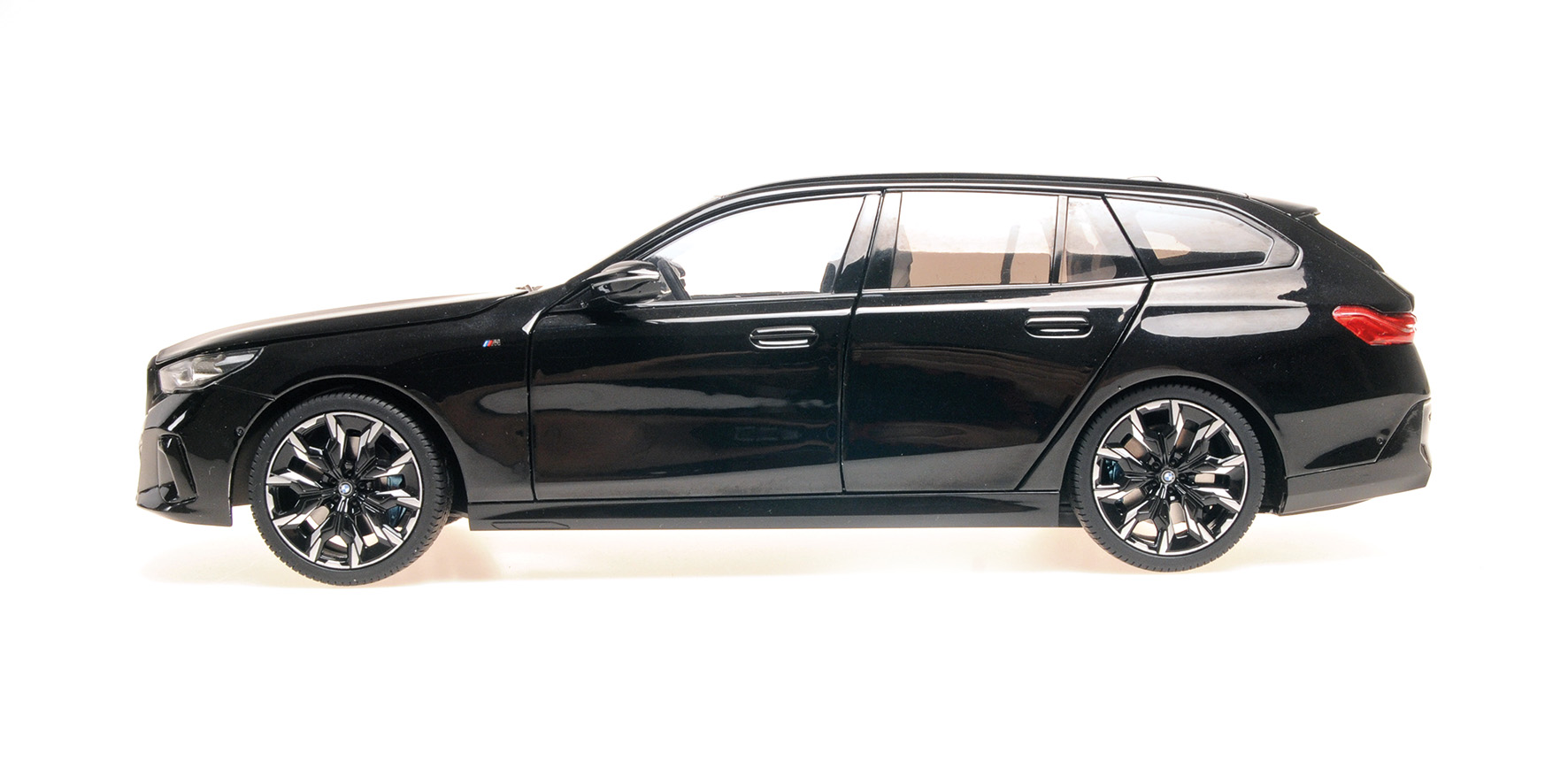 BMW i5 M60 TOURING - 2024 - BLACK METALLIC