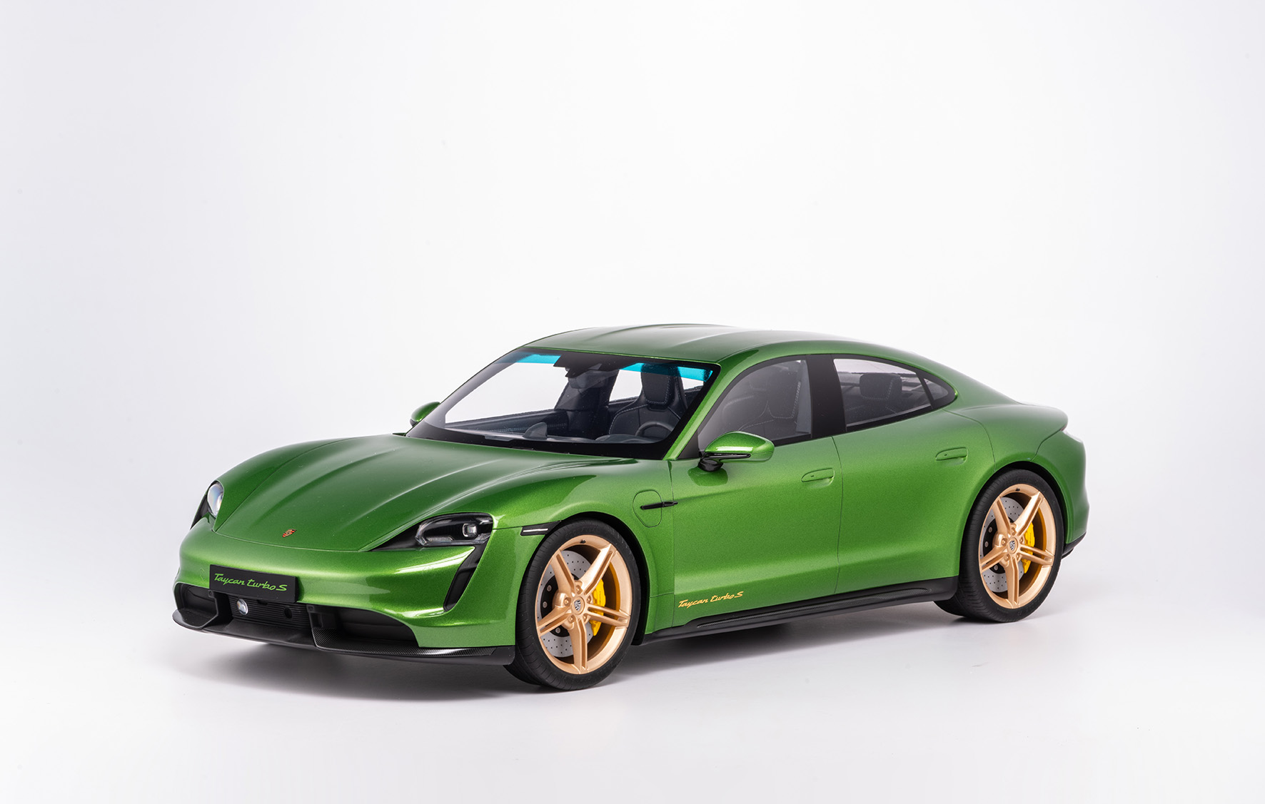 PORSCHE TAYCAN TURBO S - 2020 - MAMBAGRÜNMETALLIC