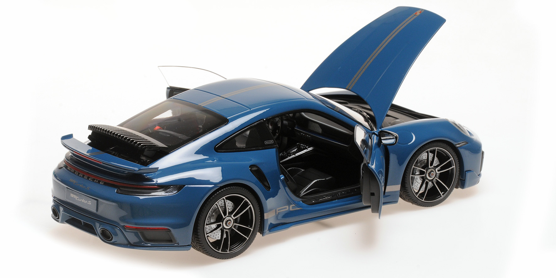 PORSCHE 911 (992) TURBO S COUPE SPORT DESIGN - 2021 - BLUE