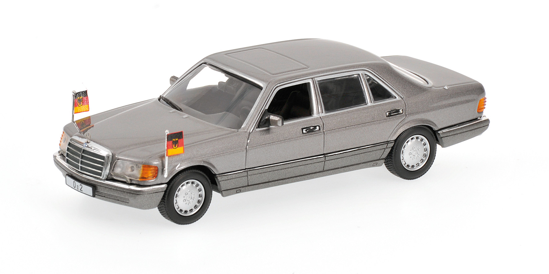 MERCEDES-BENZ 500 SEL (W126) - 1989 - 'HELMUT KOHL' - WITH FIGURINE