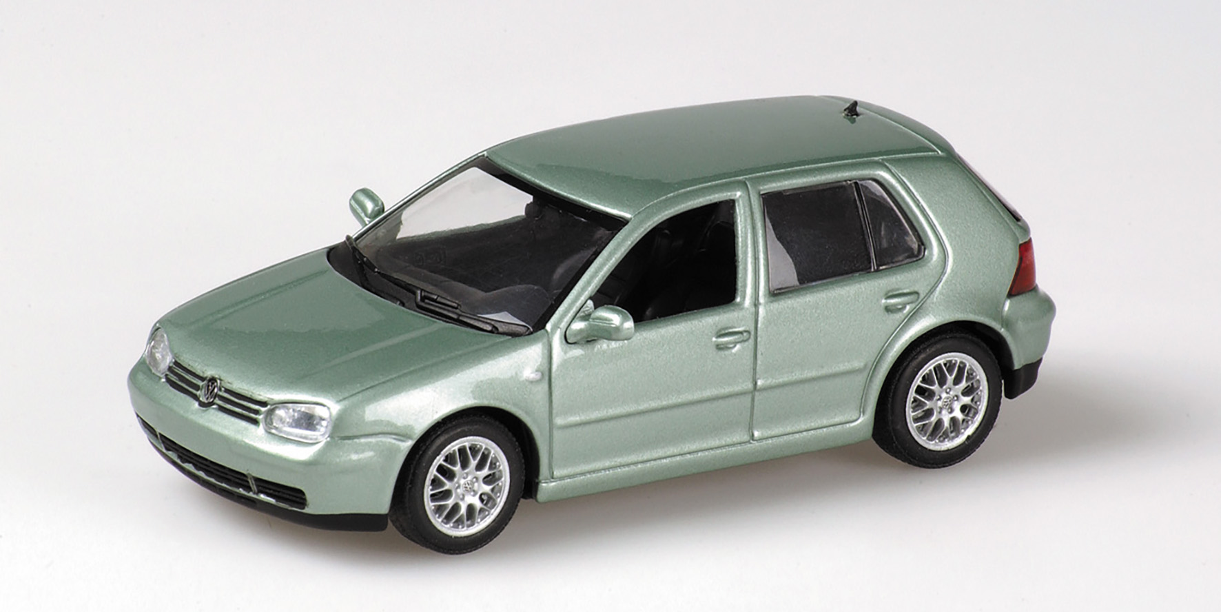 VOLKSWAGEN GOLF IV - 1997 - GREEN METALLIC