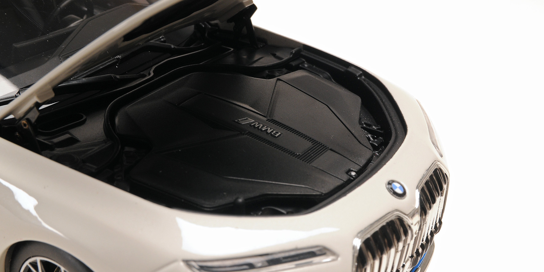 BMW i7 - 2022 - WHITE METALLIC