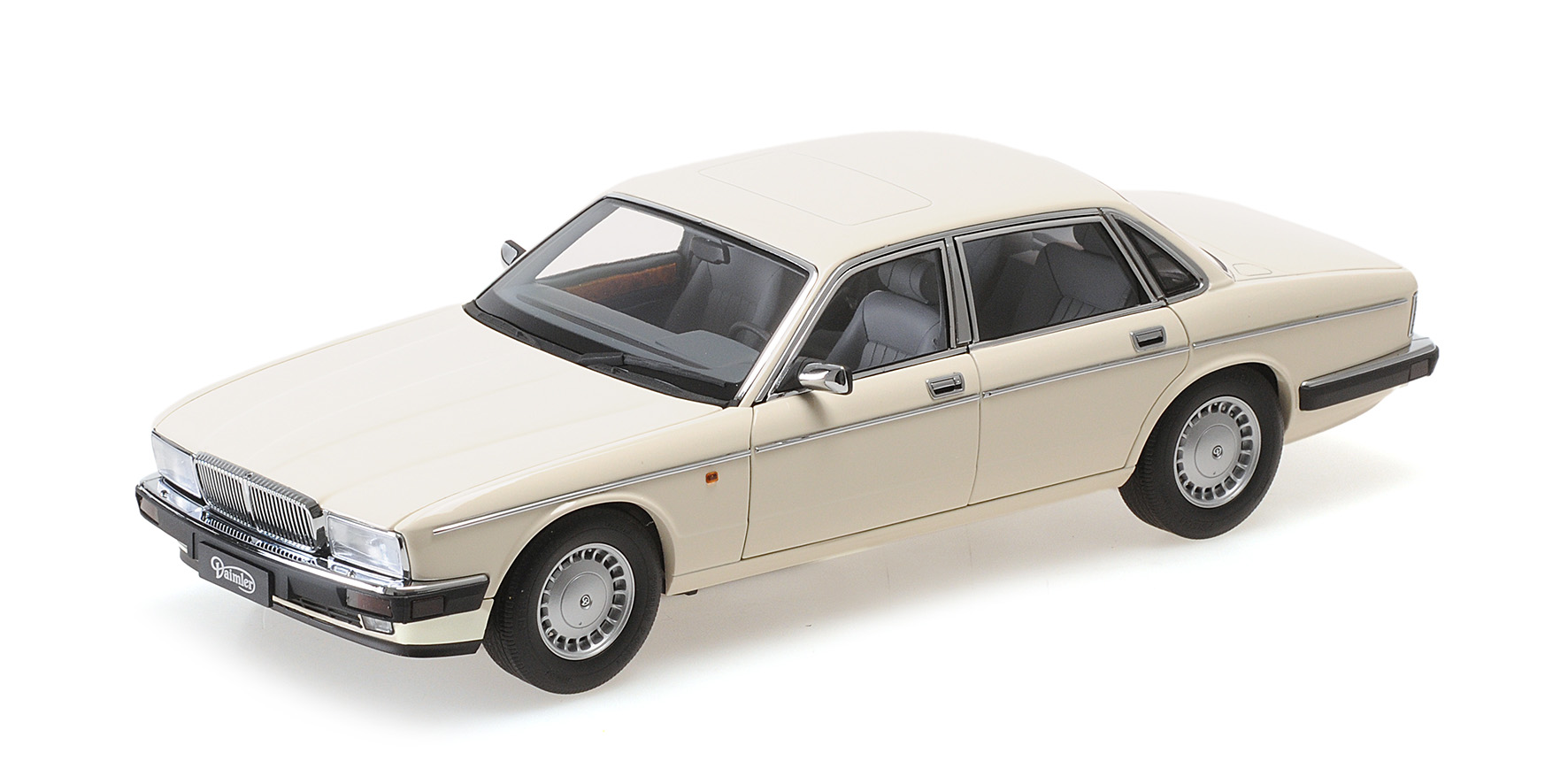 JAGUAR DAIMLER XJ6 (XJ40) - GLACIER WHITE