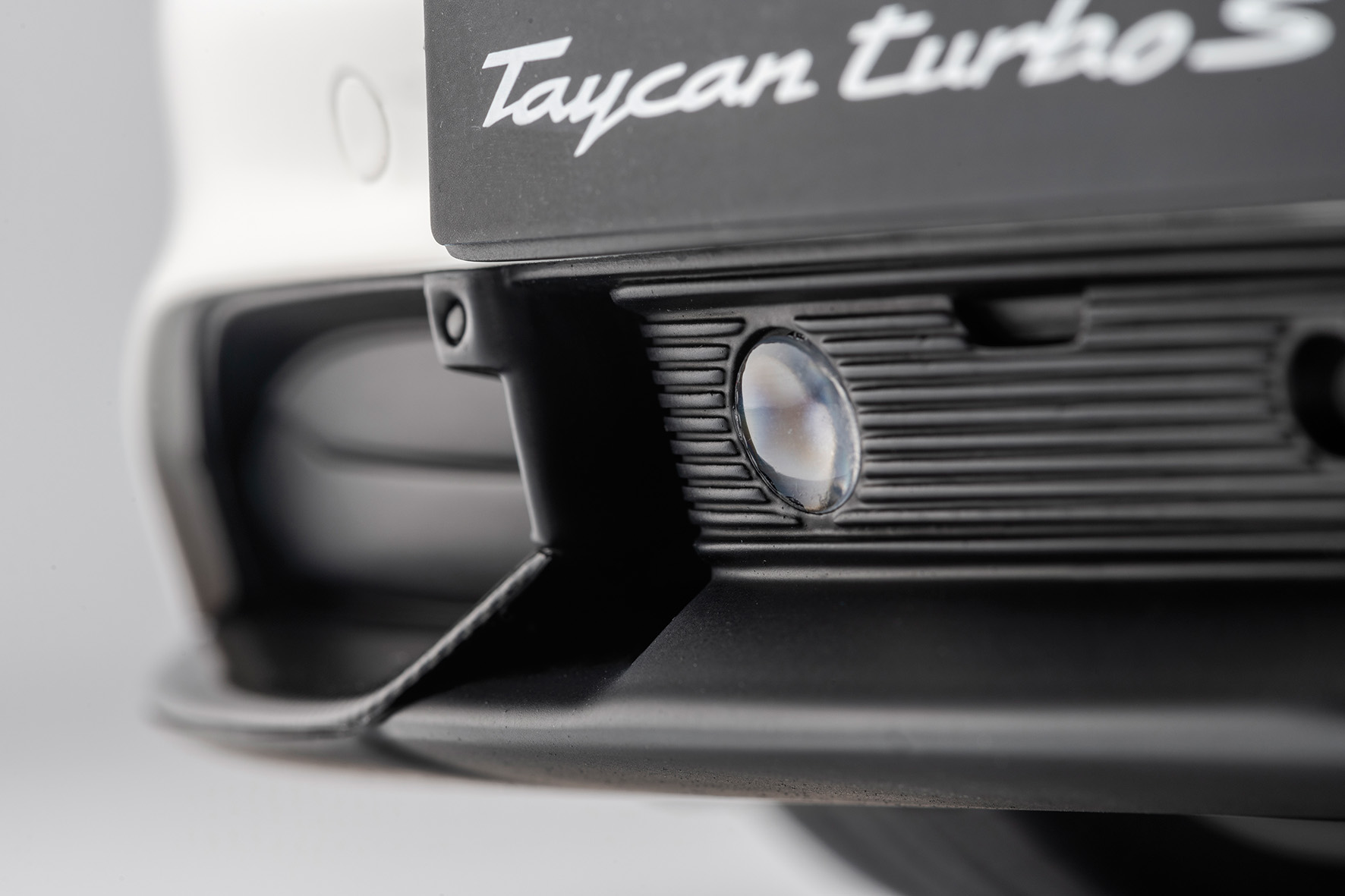PORSCHE TAYCAN TURBO S - 2020 - WEISS