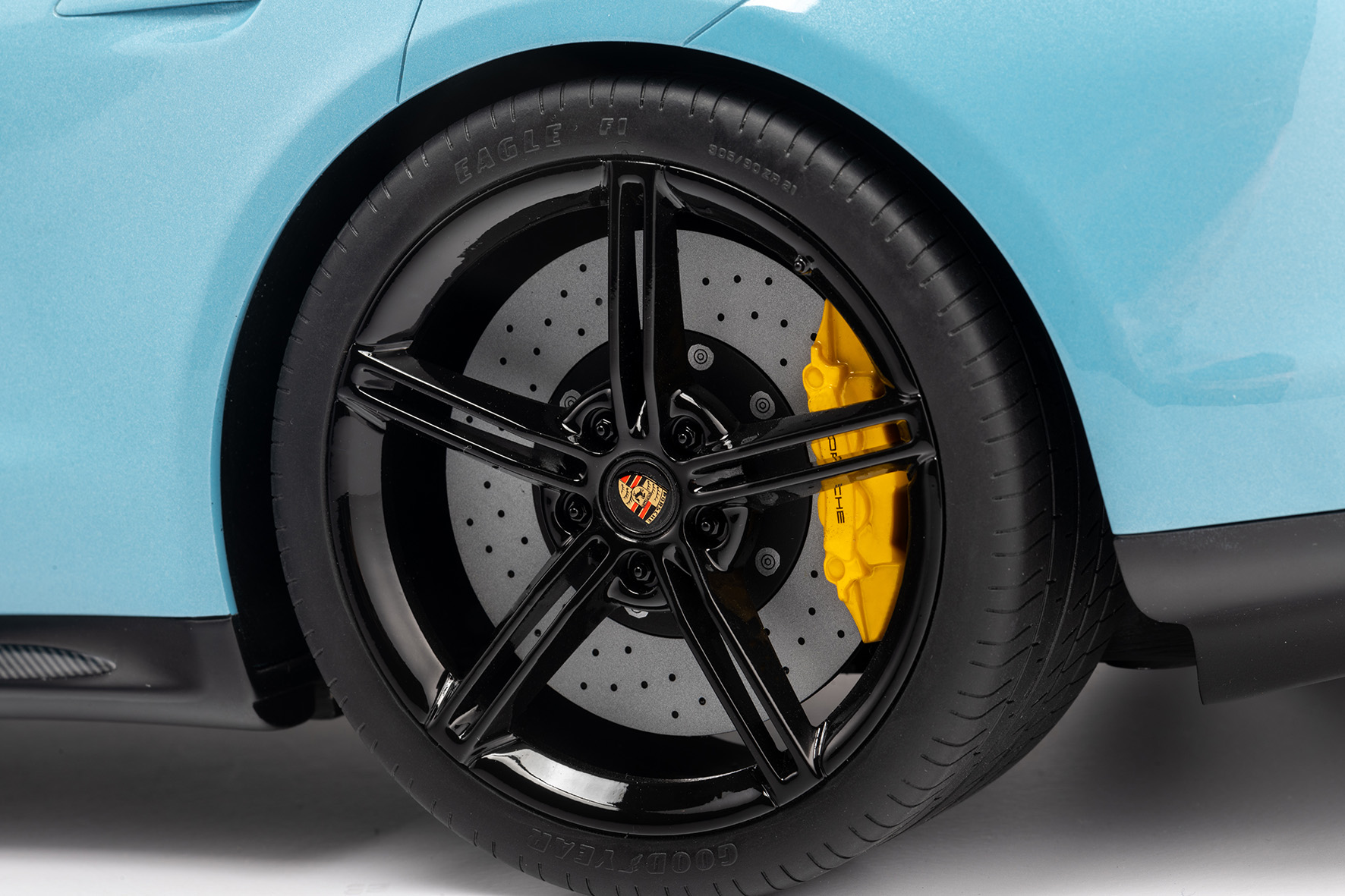 PORSCHE TAYCAN TURBO S - 2020 - FROZENBLAUMETALLIC